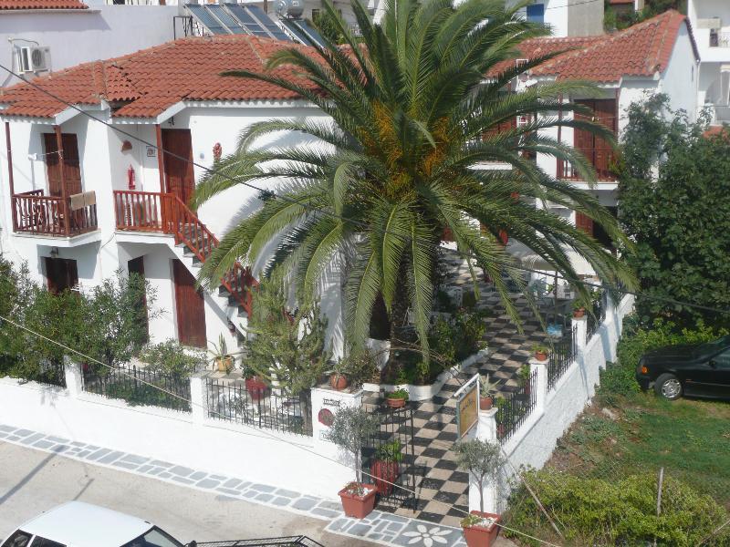 Amalthia Studios Skiathos Town Bagian luar foto